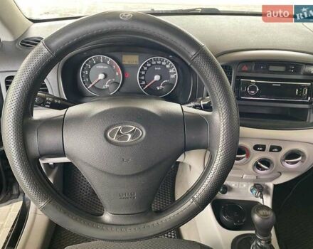 Черный Хендай Акцент, объемом двигателя 1.4 л и пробегом 93 тыс. км за 5800 $, фото 15 на Automoto.ua