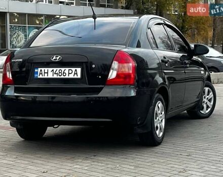 Черный Хендай Акцент, объемом двигателя 1.4 л и пробегом 197 тыс. км за 4900 $, фото 4 на Automoto.ua