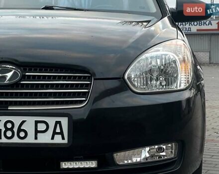 Черный Хендай Акцент, объемом двигателя 1.4 л и пробегом 197 тыс. км за 4900 $, фото 3 на Automoto.ua