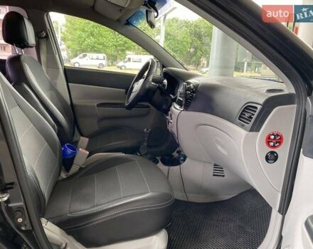 Черный Хендай Акцент, объемом двигателя 1.4 л и пробегом 93 тыс. км за 5800 $, фото 13 на Automoto.ua