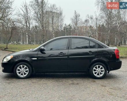 Черный Хендай Акцент, объемом двигателя 1.6 л и пробегом 170 тыс. км за 5699 $, фото 5 на Automoto.ua