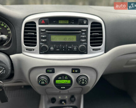 Черный Хендай Акцент, объемом двигателя 1.6 л и пробегом 170 тыс. км за 5699 $, фото 43 на Automoto.ua