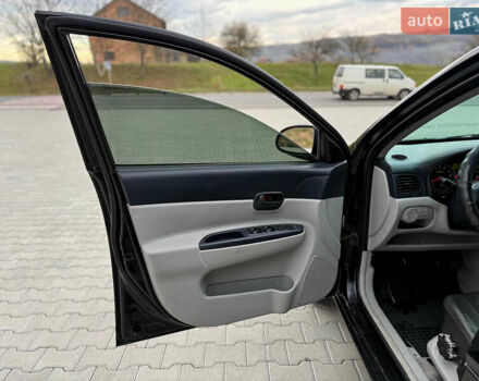 Хендай Акцент 2007 в Черновцах на Automoto.ua Черный Хендай Акцент, объемом двигателя 1.4 л и пробегом 345 тыс. км за 3600 $, фото 32 на Automoto.ua