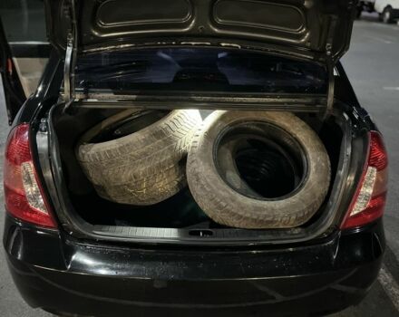 Черный Хендай Акцент, объемом двигателя 1.4 л и пробегом 197 тыс. км за 4800 $, фото 6 на Automoto.ua