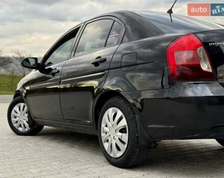 Черный Хендай Акцент, объемом двигателя 1.4 л и пробегом 346 тыс. км за 3350 $, фото 6 на Automoto.ua