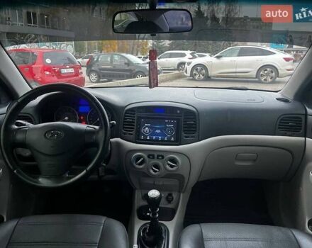 Черный Хендай Акцент, объемом двигателя 1.4 л и пробегом 197 тыс. км за 4900 $, фото 14 на Automoto.ua