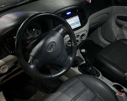 Черный Хендай Акцент, объемом двигателя 1.4 л и пробегом 197 тыс. км за 4800 $, фото 4 на Automoto.ua