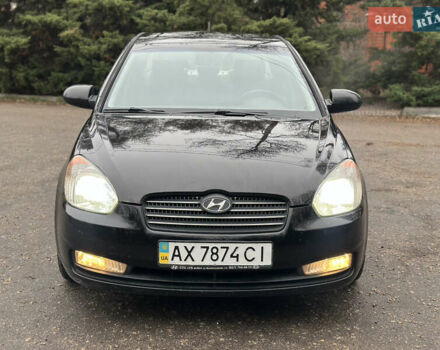 Черный Хендай Акцент, объемом двигателя 1.6 л и пробегом 170 тыс. км за 5699 $, фото 4 на Automoto.ua