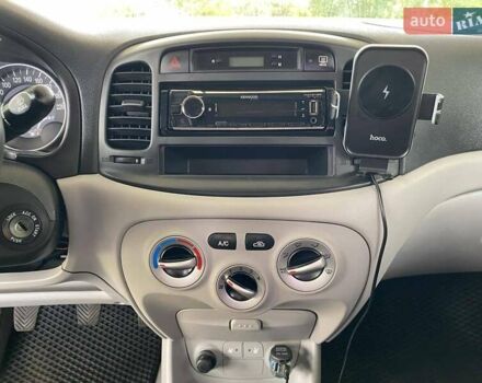 Черный Хендай Акцент, объемом двигателя 1.4 л и пробегом 93 тыс. км за 5800 $, фото 16 на Automoto.ua