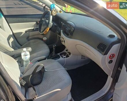 Черный Хендай Акцент, объемом двигателя 1.4 л и пробегом 317 тыс. км за 4000 $, фото 6 на Automoto.ua