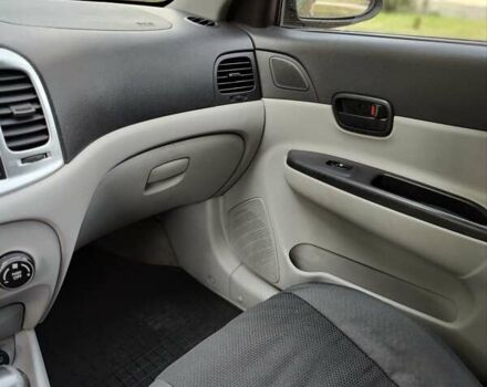 Черный Хендай Акцент, объемом двигателя 1.6 л и пробегом 200 тыс. км за 5700 $, фото 3 на Automoto.ua