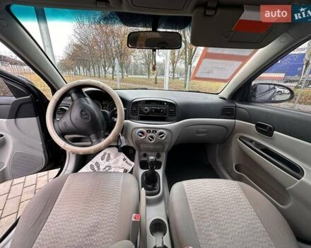 Черный Хендай Акцент, объемом двигателя 1.4 л и пробегом 156 тыс. км за 4700 $, фото 11 на Automoto.ua