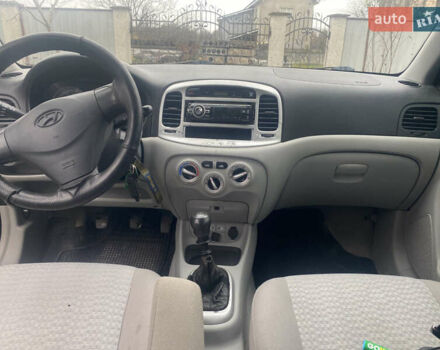 Черный Хендай Акцент, объемом двигателя 1.4 л и пробегом 257 тыс. км за 3500 $, фото 6 на Automoto.ua