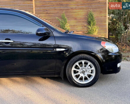 Черный Хендай Акцент, объемом двигателя 1.4 л и пробегом 128 тыс. км за 5800 $, фото 5 на Automoto.ua