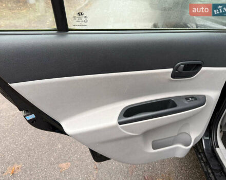 Черный Хендай Акцент, объемом двигателя 1.4 л и пробегом 165 тыс. км за 5390 $, фото 12 на Automoto.ua