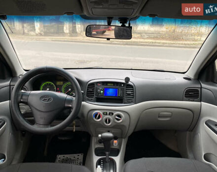 Черный Хендай Акцент, объемом двигателя 1.4 л и пробегом 215 тыс. км за 4799 $, фото 7 на Automoto.ua