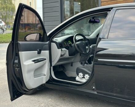 Чорний Хендай Акцент, об'ємом двигуна 1.4 л та пробігом 250 тис. км за 5100 $, фото 10 на Automoto.ua