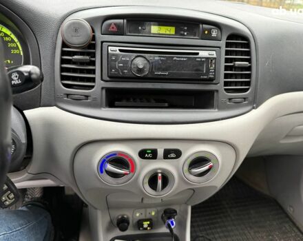 Черный Хендай Акцент, объемом двигателя 1.4 л и пробегом 165 тыс. км за 5390 $, фото 11 на Automoto.ua