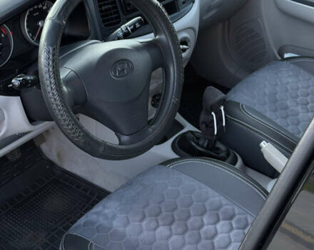 Черный Хендай Акцент, объемом двигателя 1.59 л и пробегом 175 тыс. км за 6300 $, фото 10 на Automoto.ua