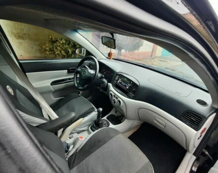 Черный Хендай Акцент, объемом двигателя 1.4 л и пробегом 210 тыс. км за 3900 $, фото 6 на Automoto.ua