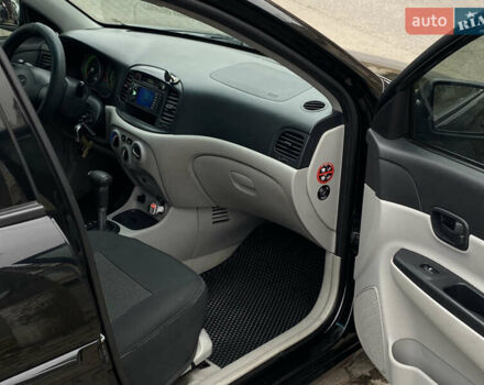 Черный Хендай Акцент, объемом двигателя 1.4 л и пробегом 215 тыс. км за 4799 $, фото 8 на Automoto.ua