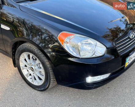 Черный Хендай Акцент, объемом двигателя 1.4 л и пробегом 128 тыс. км за 5800 $, фото 4 на Automoto.ua