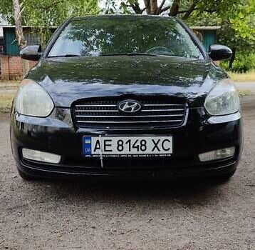 Черный Хендай Акцент, объемом двигателя 1.6 л и пробегом 215 тыс. км за 5200 $, фото 9 на Automoto.ua