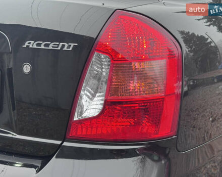 Черный Хендай Акцент, объемом двигателя 1.4 л и пробегом 139 тыс. км за 5999 $, фото 17 на Automoto.ua