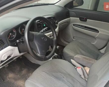 Черный Хендай Акцент, объемом двигателя 1.4 л и пробегом 227 тыс. км за 4700 $, фото 5 на Automoto.ua