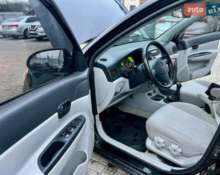 Черный Хендай Акцент, объемом двигателя 1.4 л и пробегом 221 тыс. км за 4950 $, фото 29 на Automoto.ua