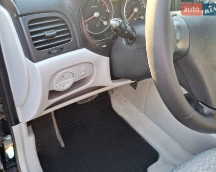 Черный Хендай Акцент, объемом двигателя 1.4 л и пробегом 157 тыс. км за 6200 $, фото 9 на Automoto.ua