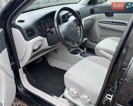 Черный Хендай Акцент, объемом двигателя 1.4 л и пробегом 139 тыс. км за 5999 $, фото 29 на Automoto.ua