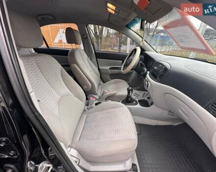 Черный Хендай Акцент, объемом двигателя 1.4 л и пробегом 156 тыс. км за 4700 $, фото 10 на Automoto.ua