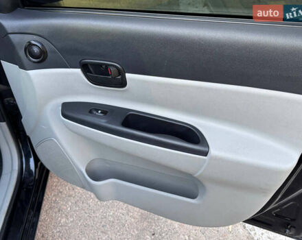 Черный Хендай Акцент, объемом двигателя 1.4 л и пробегом 128 тыс. км за 5800 $, фото 59 на Automoto.ua