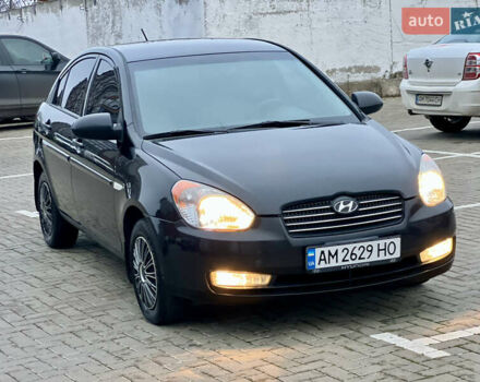 Черный Хендай Акцент, объемом двигателя 1.4 л и пробегом 221 тыс. км за 4950 $, фото 3 на Automoto.ua