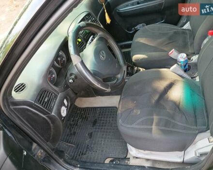 Чорний Хендай Акцент, об'ємом двигуна 1.4 л та пробігом 181 тис. км за 2950 $, фото 5 на Automoto.ua