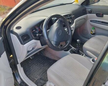 Черный Хендай Акцент, объемом двигателя 1.49 л и пробегом 208 тыс. км за 4600 $, фото 3 на Automoto.ua