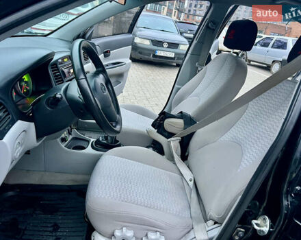 Черный Хендай Акцент, объемом двигателя 1.4 л и пробегом 221 тыс. км за 4950 $, фото 30 на Automoto.ua