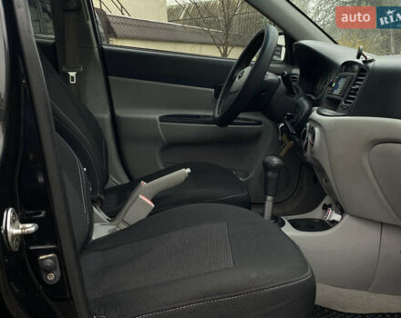 Черный Хендай Акцент, объемом двигателя 1.4 л и пробегом 215 тыс. км за 4799 $, фото 11 на Automoto.ua