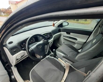 Черный Хендай Акцент, объемом двигателя 1.4 л и пробегом 210 тыс. км за 3900 $, фото 7 на Automoto.ua