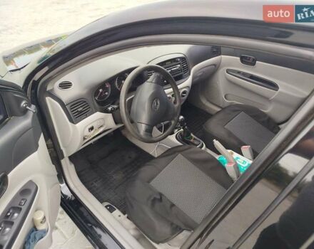 Черный Хендай Акцент, объемом двигателя 1.4 л и пробегом 305 тыс. км за 4700 $, фото 3 на Automoto.ua