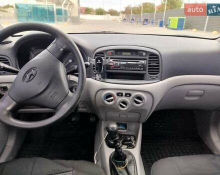 Черный Хендай Акцент, объемом двигателя 1.4 л и пробегом 305 тыс. км за 4700 $, фото 2 на Automoto.ua