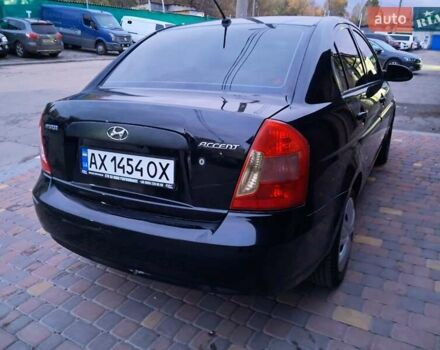 Черный Хендай Акцент, объемом двигателя 1.4 л и пробегом 267 тыс. км за 5400 $, фото 2 на Automoto.ua