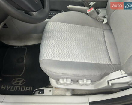 Чорний Хендай Акцент, об'ємом двигуна 1.4 л та пробігом 180 тис. км за 4950 $, фото 25 на Automoto.ua