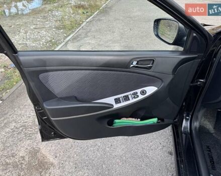 Черный Хендай Акцент, объемом двигателя 1.4 л и пробегом 117 тыс. км за 7500 $, фото 17 на Automoto.ua