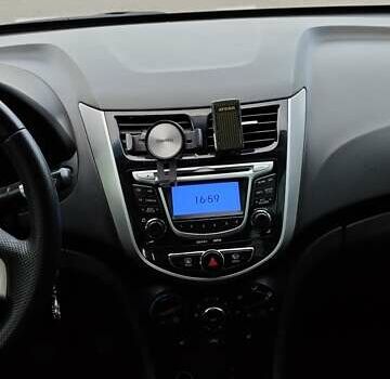 Чорний Хендай Акцент, об'ємом двигуна 1.4 л та пробігом 268 тис. км за 7100 $, фото 5 на Automoto.ua