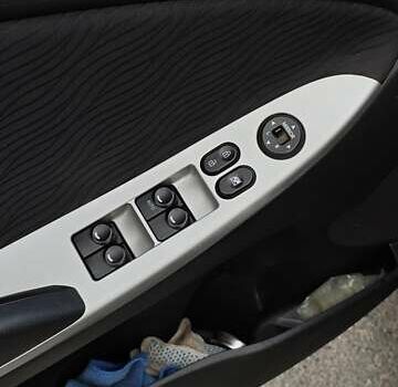 Чорний Хендай Акцент, об'ємом двигуна 1.4 л та пробігом 268 тис. км за 7100 $, фото 7 на Automoto.ua