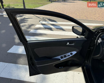 Черный Хендай Акцент, объемом двигателя 1.4 л и пробегом 207 тыс. км за 6099 $, фото 3 на Automoto.ua