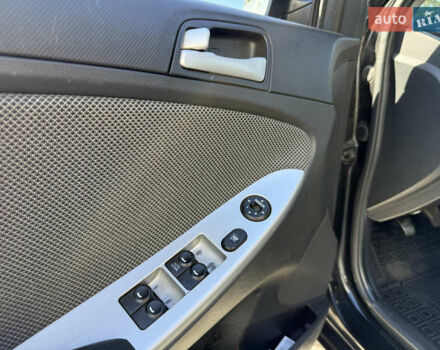 Черный Хендай Акцент, объемом двигателя 1.4 л и пробегом 207 тыс. км за 6099 $, фото 4 на Automoto.ua