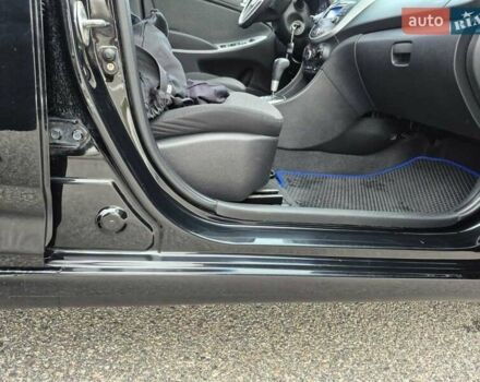 Черный Хендай Акцент, объемом двигателя 1.4 л и пробегом 177 тыс. км за 9200 $, фото 4 на Automoto.ua